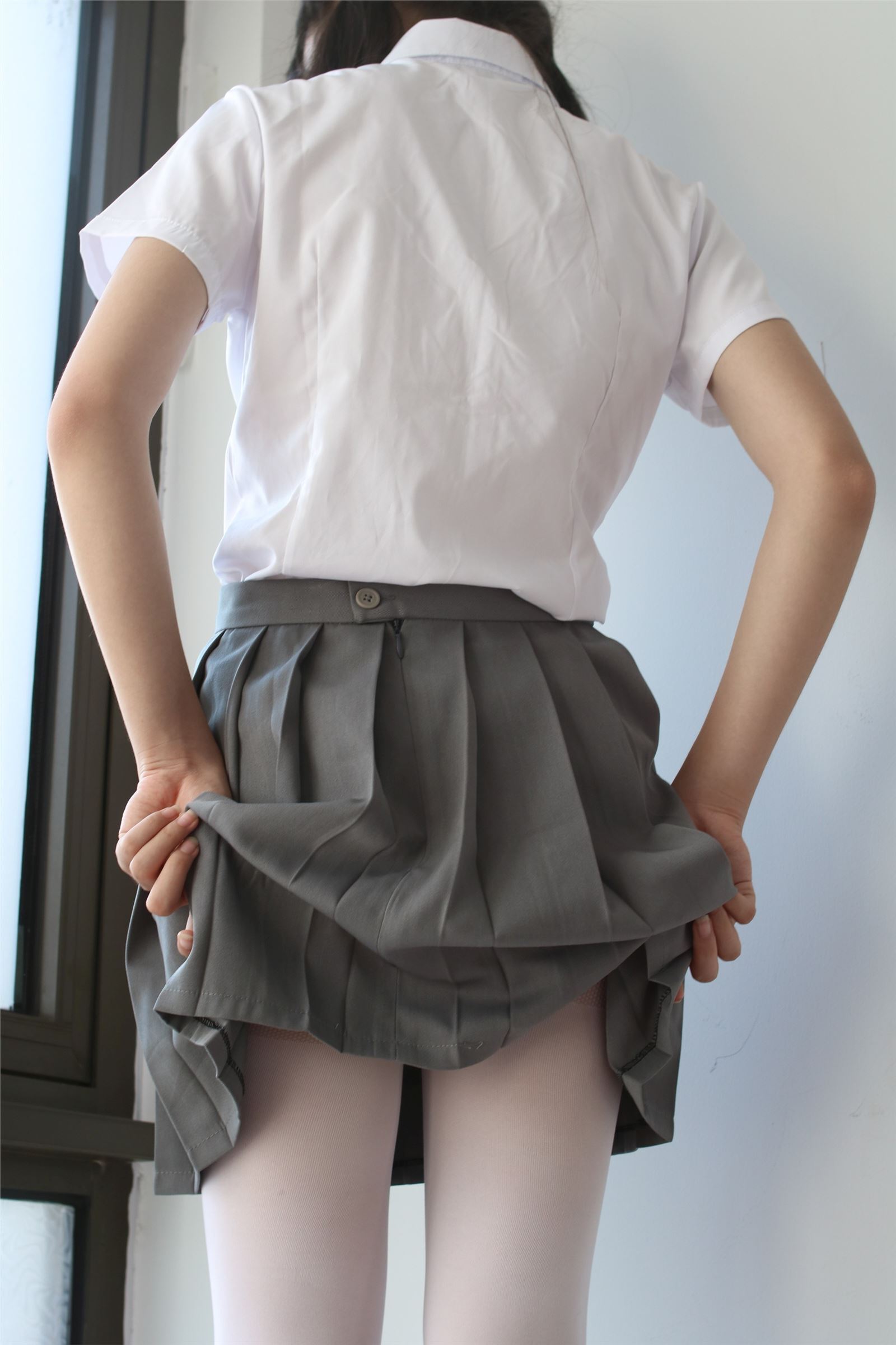 森萝财团写真 - [BETA-029] 玩手机的白丝少女 2